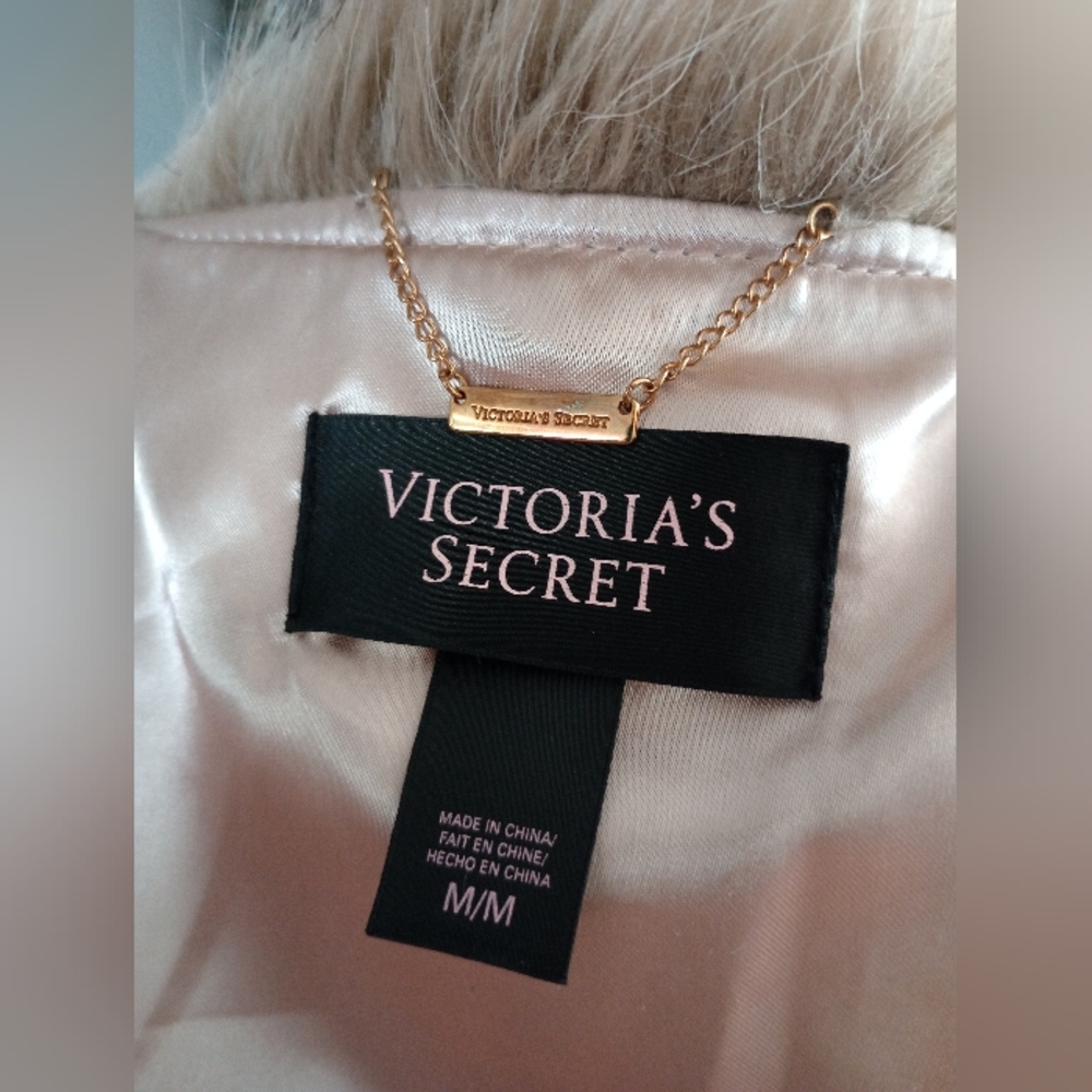 Victoria's Secret faux fur coat - Picture 9 of 9